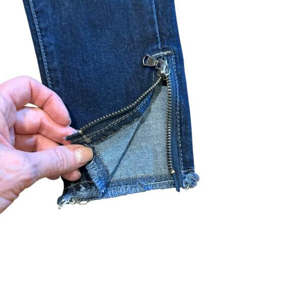 KanCan Women’s Size 5 Skinny Jeans with Zip Ankles and Raw Edge Hem - Picture 3 of 8